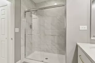 927 Hidden Lake Dr, Buffalo Grove, IL 60089 - Photo 13