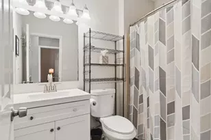 927 Hidden Lake Dr, Buffalo Grove, IL 60089 - Photo 9