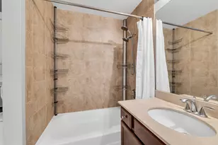 100 E 14th St, Chicago, IL 60605 - Photo 17