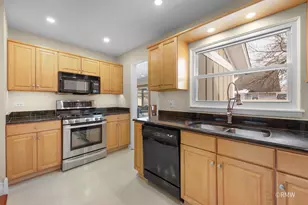 1149 Carlisle Ave, Elk Grove Village, IL 60007 - Photo 9