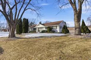 360 Knoll Rd, Belvidere, IL 61008 - Photo 3