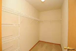 917 Silverstone Dr, Carpentersville, IL 60110 - Photo 7