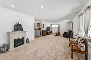 416 Concord Dr, Streamwood, IL 60107 - Photo 3