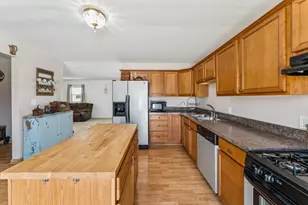 416 Concord Dr, Streamwood, IL 60107 - Photo 7