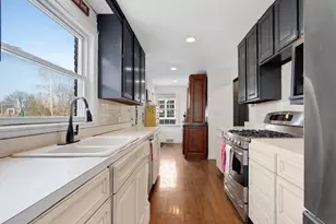 254 Coe Rd, Clarendon Hills, IL 60514 - Photo 7