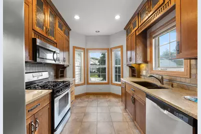 1537 Queen Ann Lane, Gurnee, IL 60031 - Photo 5