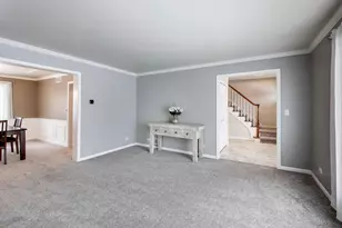 27W439 Chartwell Dr, Winfield, IL 60190 - Photo 3