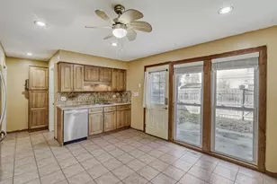 822 Colonial Dr, Wheeling, IL 60090 - Photo 5