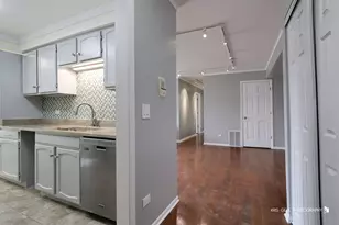 100 Clubhouse Ln, Lake Zurich, IL 60047 - Photo 3