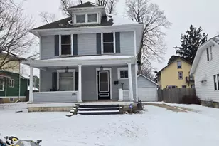 25 E Roosevelt St, Freeport, IL 61032 - Photo 1