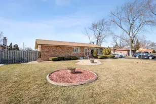 13748 Le Claire Ave, Crestwood, IL 60418 - Photo 3