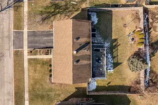 2422 Stonewall Ave, Woodridge, IL 60517 - Photo 31