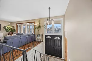 2422 Stonewall Ave, Woodridge, IL 60517 - Photo 3