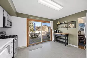 2422 Stonewall Ave, Woodridge, IL 60517 - Photo 9