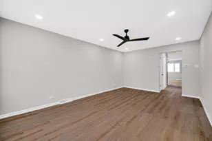 2250 E 92nd Pl, Chicago, IL 60617 - Photo 9