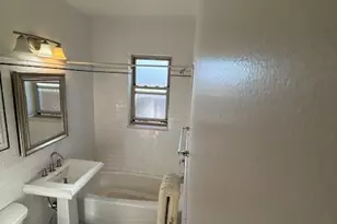 2139 W Lunt Ave, Chicago, IL 60645 - Photo 11