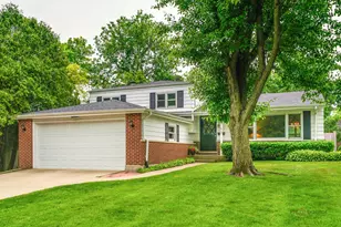 783 Greenbriar Ln, Lake Forest, IL 60045 - Photo 1