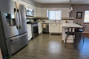 328 Wellington Ave, Elk Grove Village, IL 60007 - Photo 3