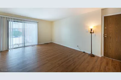 1321 7 Pines Road #C1, Schaumburg, IL 60193 - Photo 3