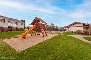 1321 7 Pines Rd, Schaumburg, IL 60193 - Photo 23