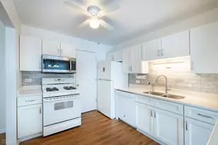 1321 7 Pines Rd, Schaumburg, IL 60193 - Photo 5