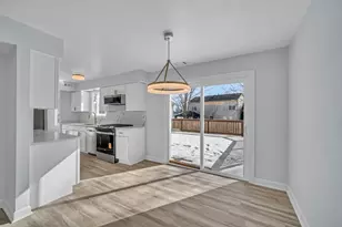 813 Kansas St, Carol Stream, IL 60188 - Photo 9