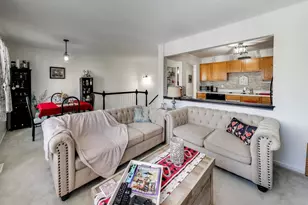 29 N Macgillis Dr, Round Lake, IL 60073 - Photo 9