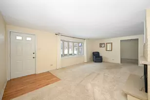 1727 Warwick Ln, Schaumburg, IL 60193 - Photo 5