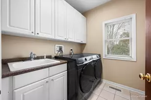 39W844 Carl Sandburg Rd, Saint Charles, IL 60175 - Photo 25