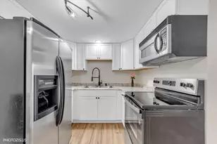 100 Deborah Ln, Wheeling, IL 60090 - Photo 5