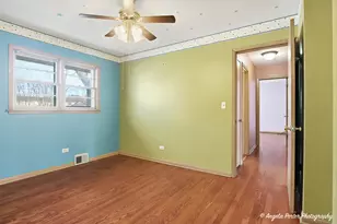 1913 Rancho Ln, Des Plaines, IL 60016 - Photo 11