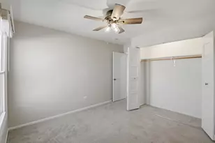 205 Nantucket Harbor, Schaumburg, IL 60193 - Photo 9