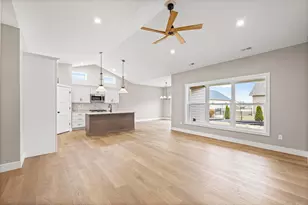 3902 Bay Cir, Champaign, IL 61822 - Photo 7