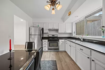 410 Wisconsin Avenue #503, Oak Park, IL 60302 - Photo 5