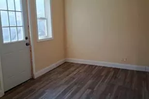 2015 Berkshire Cir, Carpentersville, IL 60110 - Photo 5