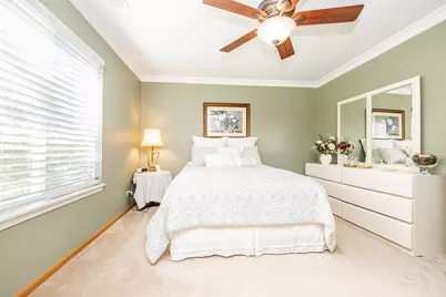 645 W Jonathan Drive, Round Lake, IL 60073 - Photo 9