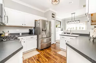 645 W Jonathan Dr, Round Lake, IL 60073 - Photo 3