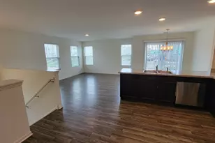 200 Goldenrod Dr, Elgin, IL 60124 - Photo 5