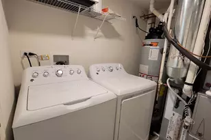 200 Goldenrod Dr, Elgin, IL 60124 - Photo 19