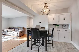 725 Limerick Ln, Schaumburg, IL 60193 - Photo 7