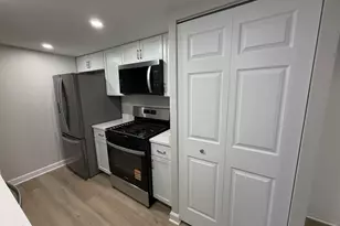 29W526 Winchester Circle, Warrenville, IL 60555 - Photo 5