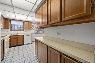 1258 Chalet Rd, Naperville, IL 60563 - Photo 13