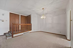 1258 Chalet Rd, Naperville, IL 60563 - Photo 9