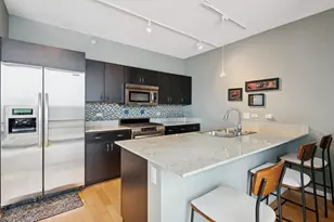 860 W Blackhawk St, Chicago, IL 60642 - Photo 9