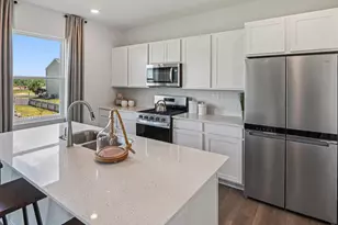 984 Sapphire Ln, Montgomery, IL 60538 - Photo 3