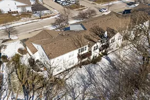 385 Woodview Cir, Elgin, IL 60120 - Photo 37