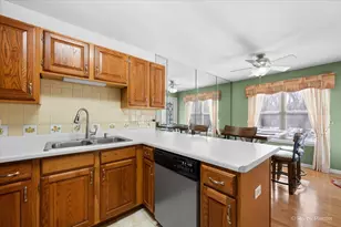 385 Woodview Cir, Elgin, IL 60120 - Photo 9