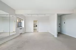 5056 N Marine Dr, Chicago, IL 60640 - Photo 3