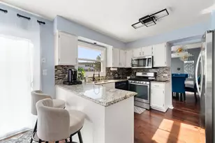 1211 Diane Ln, Elk Grove Village, IL 60007 - Photo 3