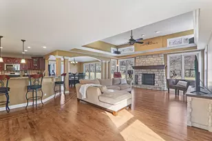 911 Tipperary St, Gilberts, IL 60136 - Photo 5